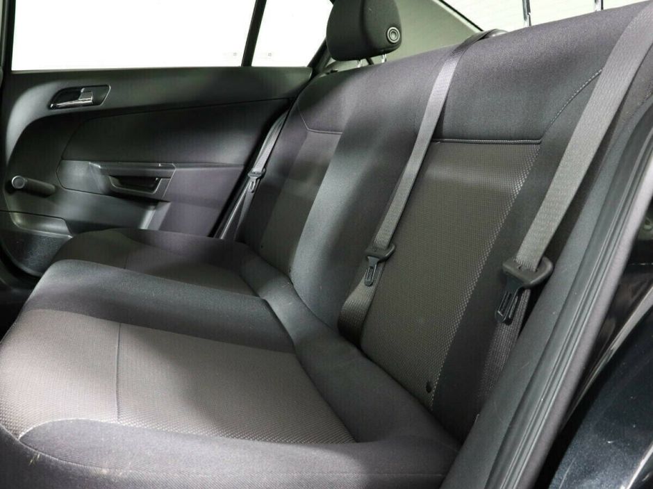 Opel Astra 1.8 МКПП, 2012, 143 000 км фото 9