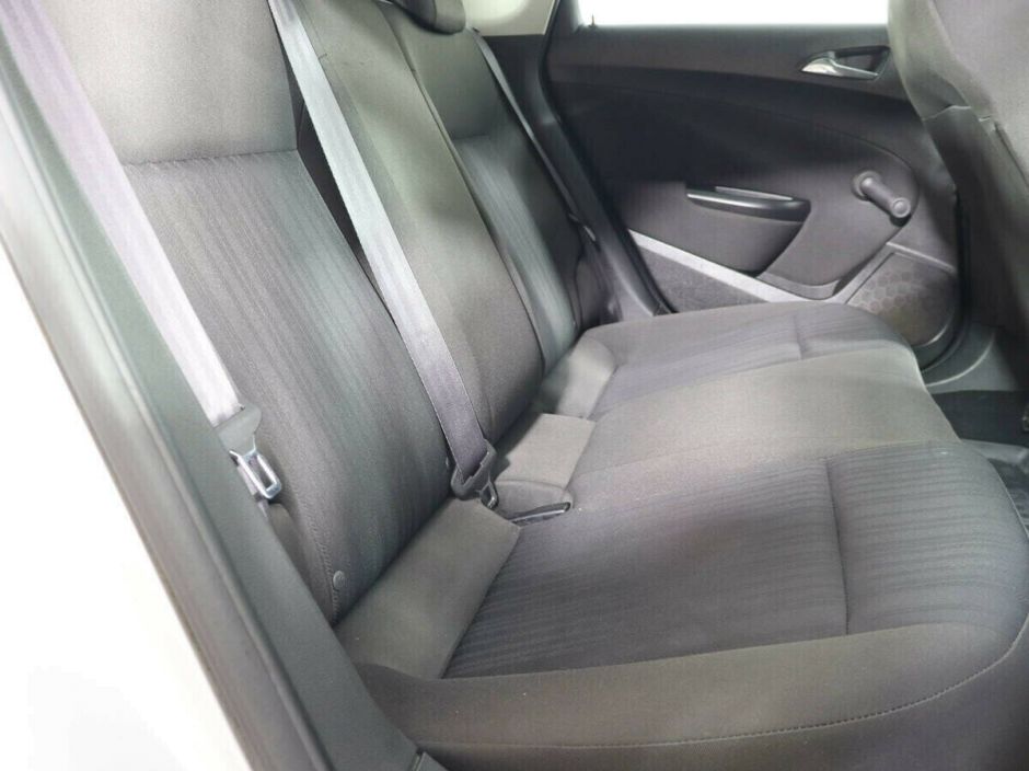 Opel Astra 1.6 МКПП, 2014, 119 000 км фото 7