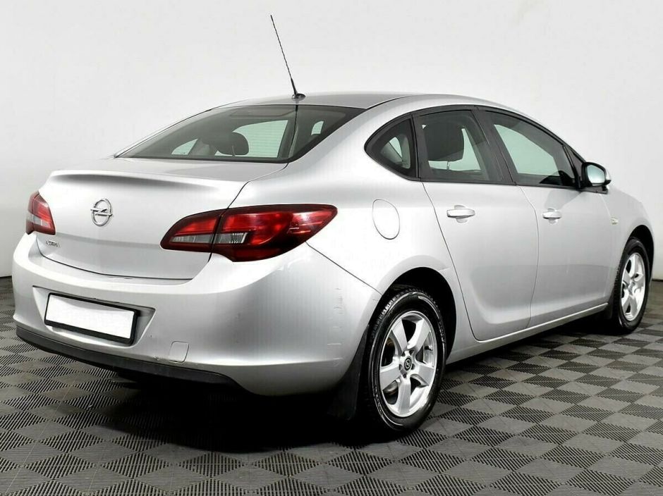 Opel Astra 1.6 МКПП, 2014, 108 000 км фото 3