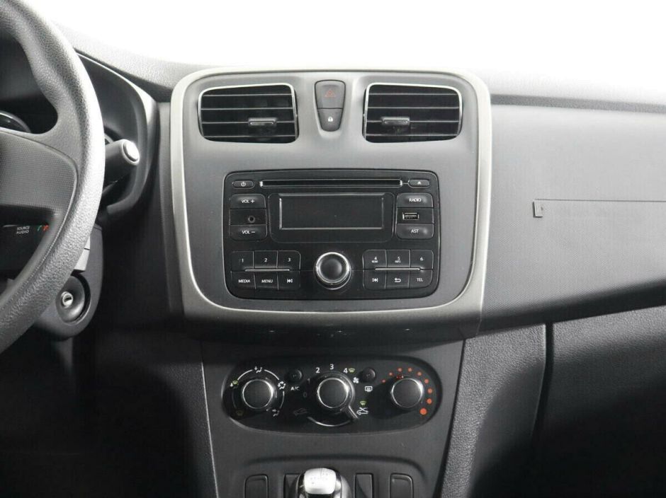 Renault Logan 1.6 АКПП, 2015, 100 000 км фото 6