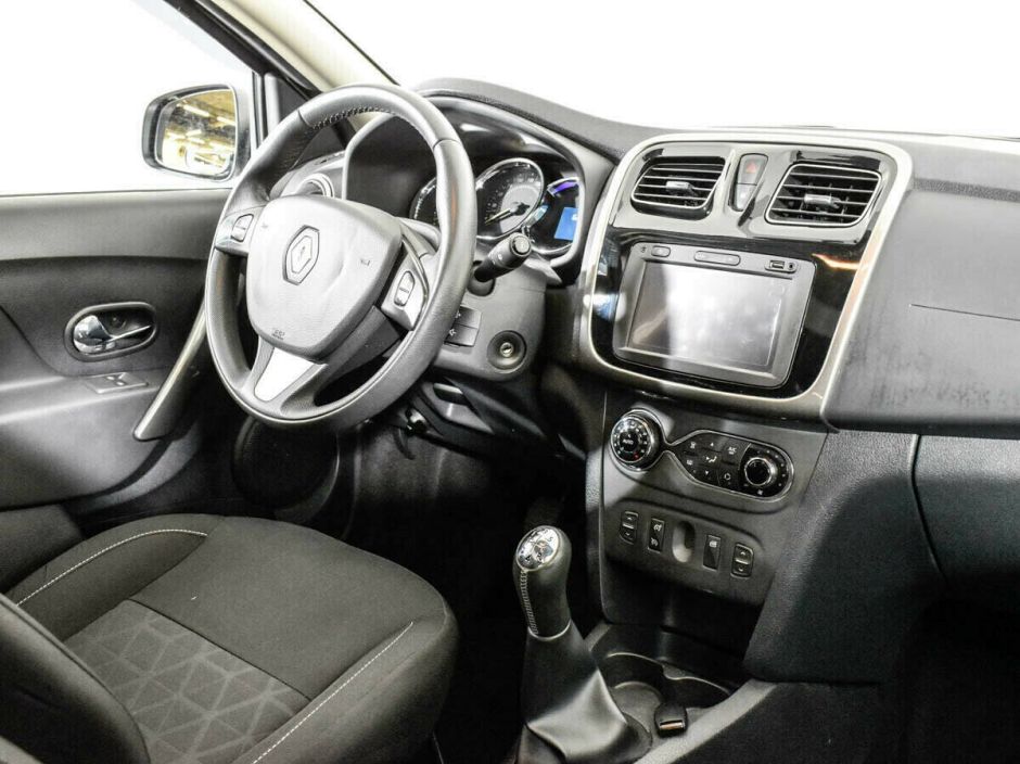 Renault Sandero 1.6 МКПП, 2016, 90 000 км фото 6