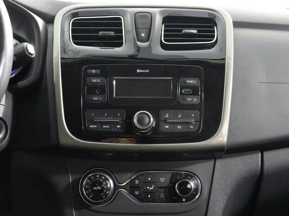 Renault Sandero 1.6 МКПП, 2016, 84 000 км фото 5