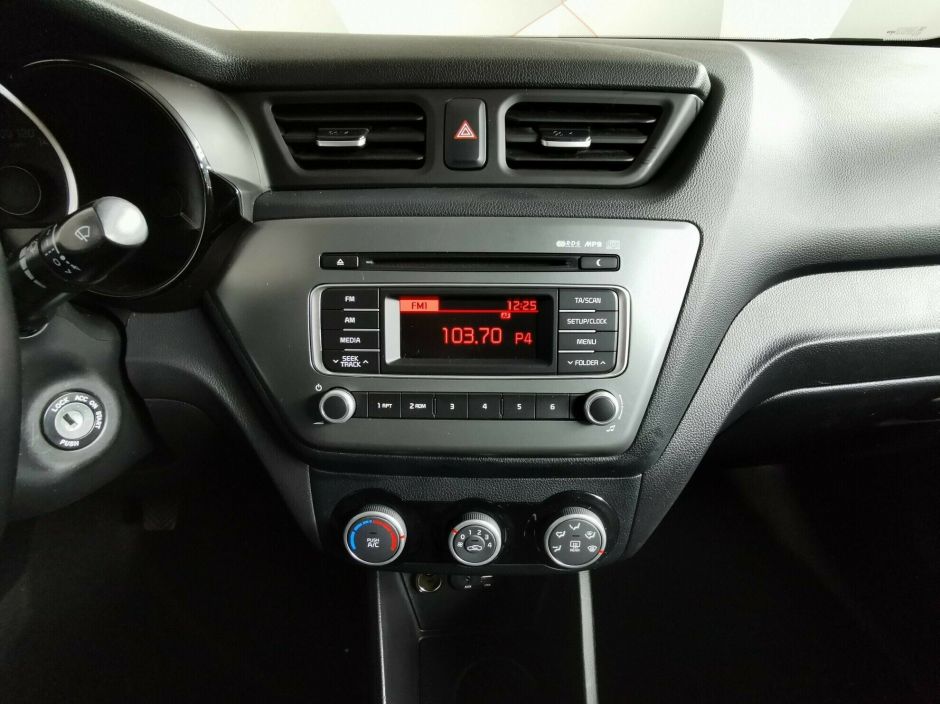 Kia Rio 1.4 МКПП, 2016, 89 000 км фото 9