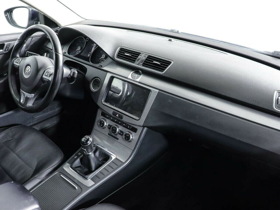 Volkswagen Passat 1.8 МКПП, 2011, 151 000 км фото 9