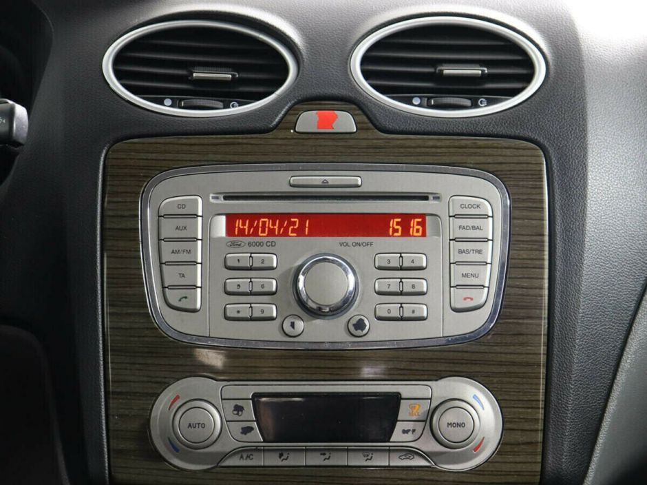 Ford Focus 1.6 МКПП, 2010, 165 000 км фото 9