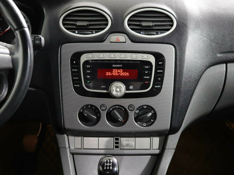 Ford Focus 1.8 МКПП, 2011, 153 000 км фото 8