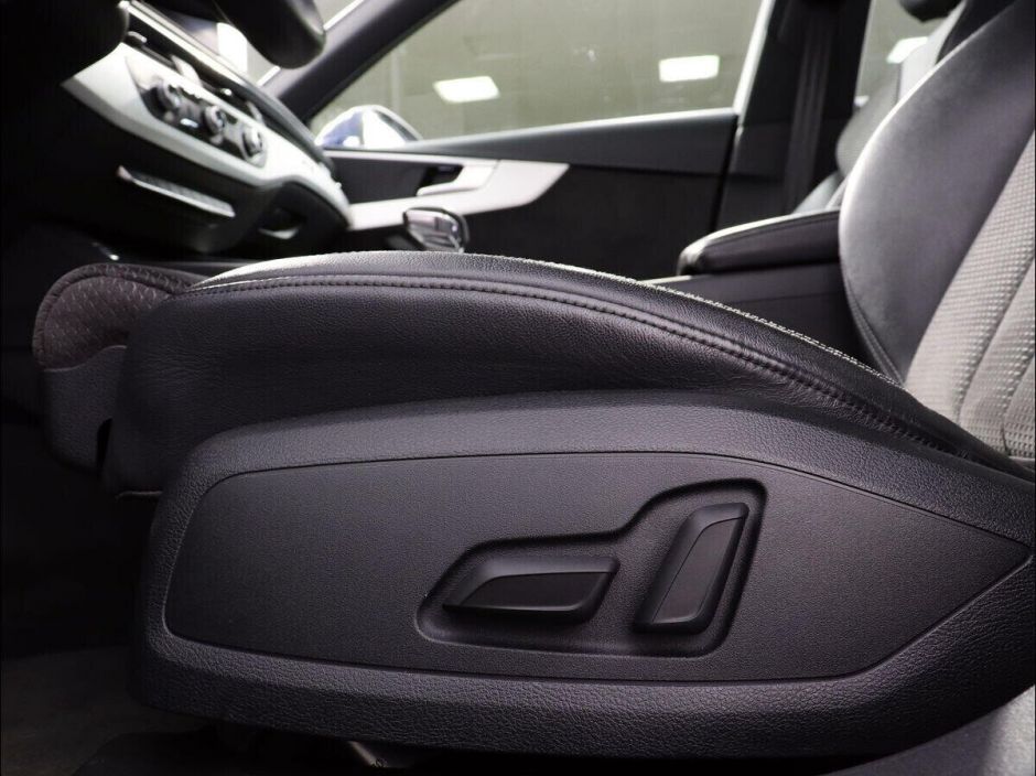 Audi A4 2.0 РКПП, 2019, 60 000 км фото 8