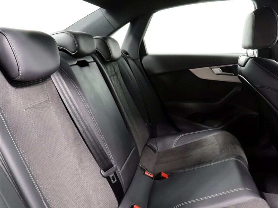 Audi A4 2.0 РКПП, 2019, 60 000 км фото 10