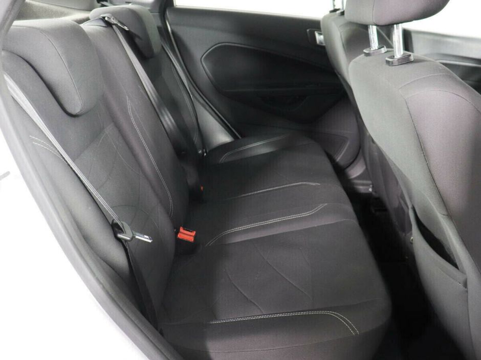 Ford Fiesta 1.6 РКПП, 2016, 89 000 км фото 8