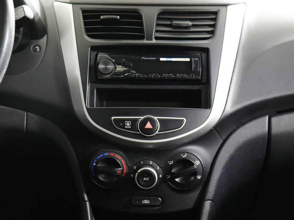 Hyundai Solaris 1.4 МКПП, 2013, 127 000 км фото 8