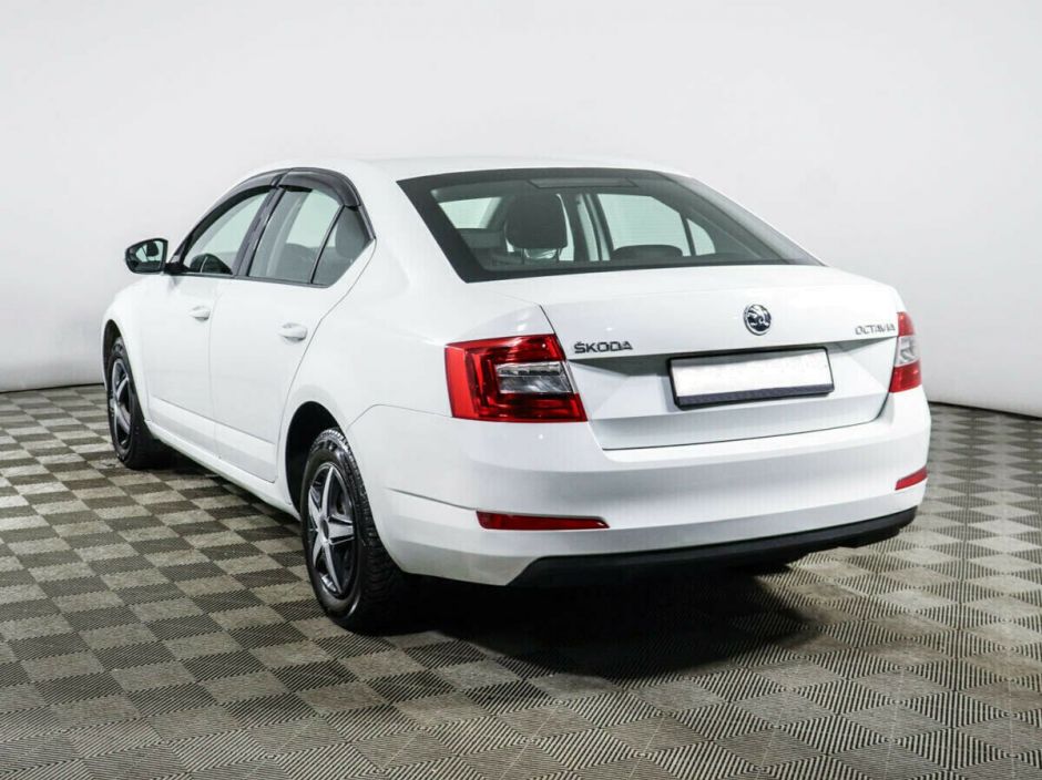 Skoda Octavia 1.6 АКПП, 2015, 110 000 км фото 3