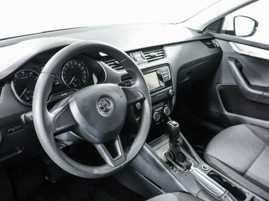 Skoda Octavia 1.6 АКПП, 2015, 110 000 км фото 5