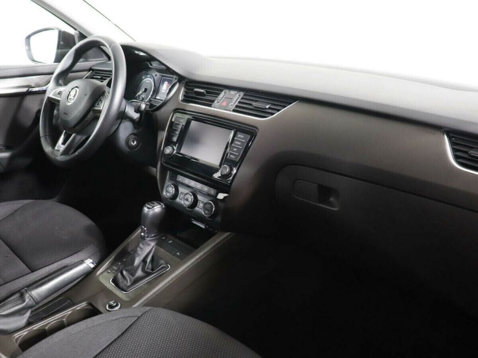 Skoda Octavia 1.8 РКПП, 2015, 99 000 км фото 5