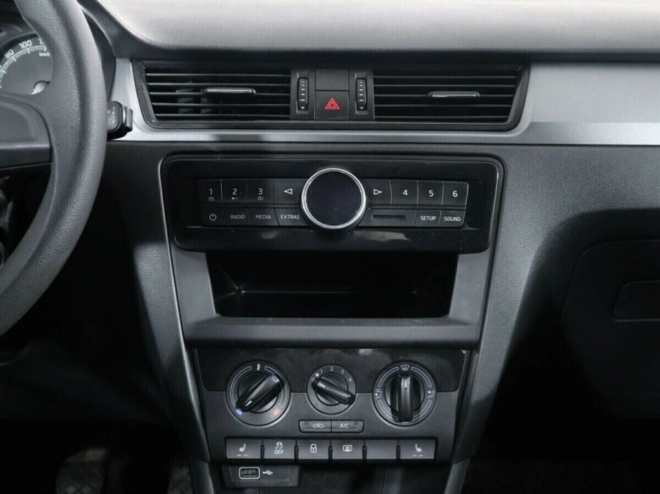 Skoda Rapid 1.6 МКПП, 2018, 71 000 км фото 8