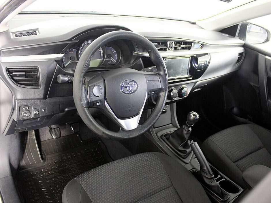 Toyota Corolla 1.6 МКПП, 2013, 119 000 км фото 8
