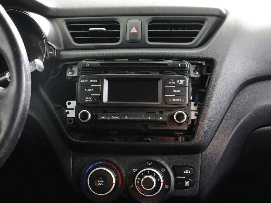 Kia Rio 1.4 МКПП, 2014, 112 000 км фото 9