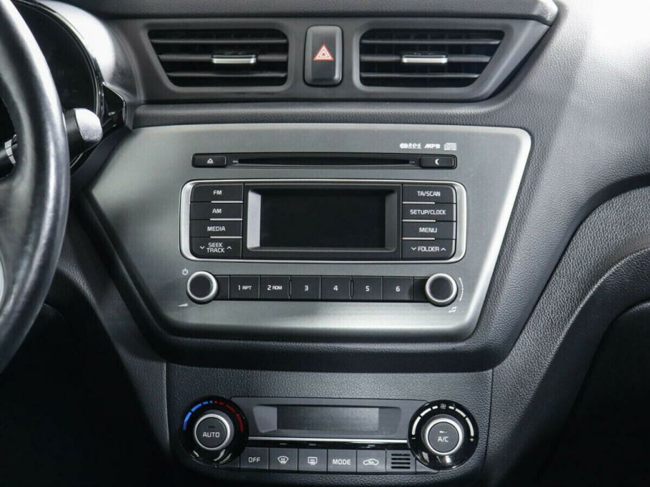 Kia Rio 1.6 АКПП, 2017, 83 000 км фото 10