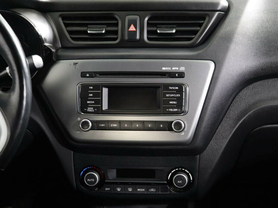 Kia Rio 1.6 МКПП, 2016, 91 000 км фото 9