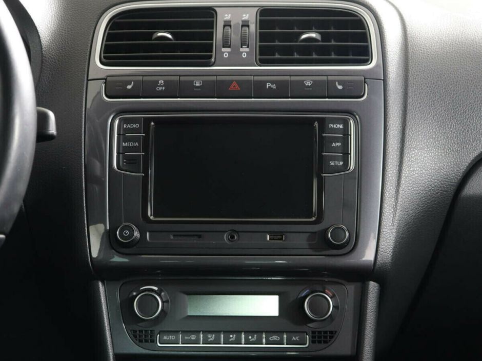 Volkswagen Polo 1.4 РКПП, 2017, 74 000 км фото 10