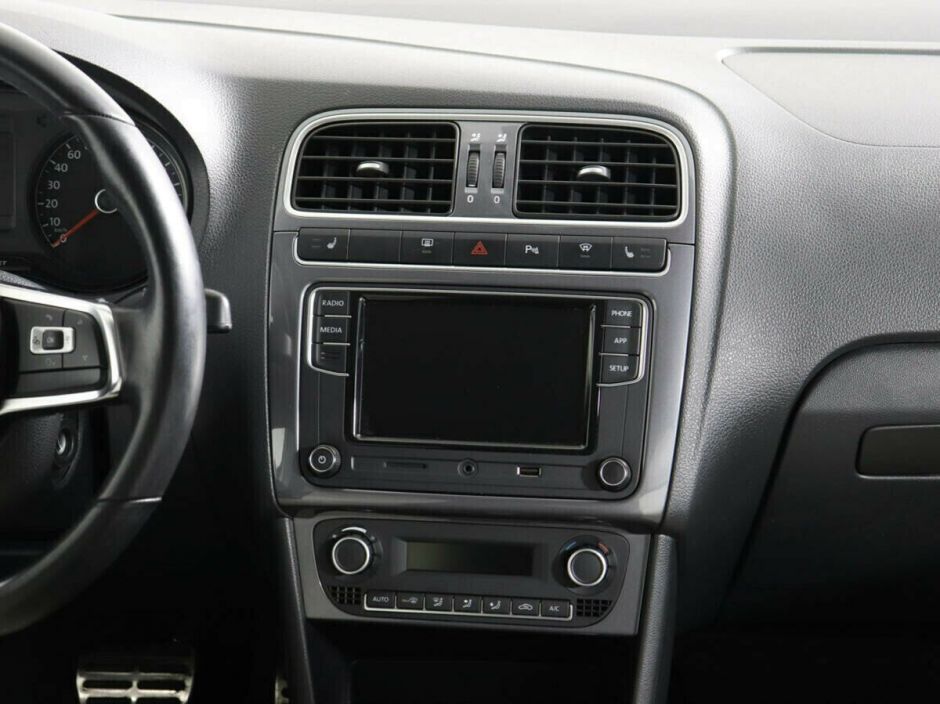 Volkswagen Polo 1.6 АКПП, 2018, 73 000 км фото 10