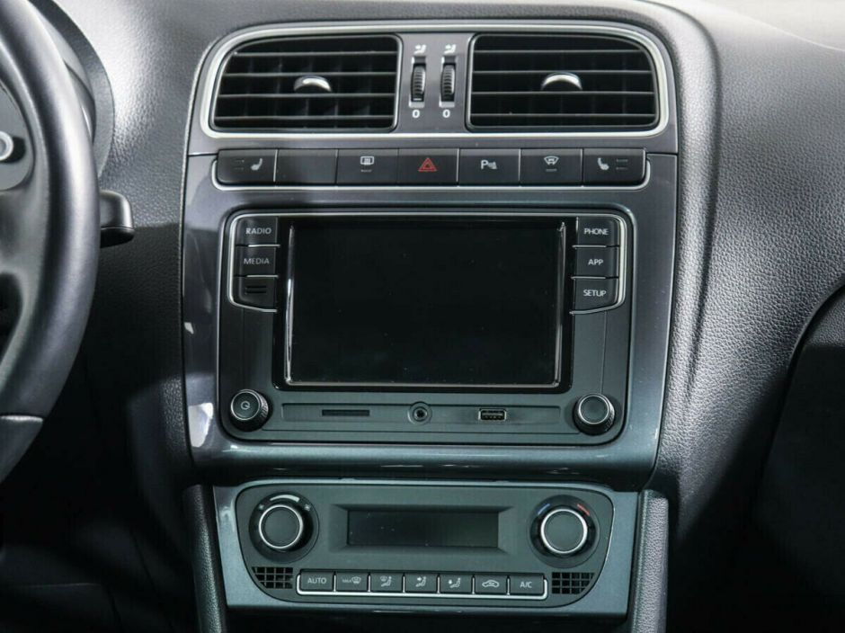 Volkswagen Polo 1.6 АКПП, 2017, 82 000 км фото 7