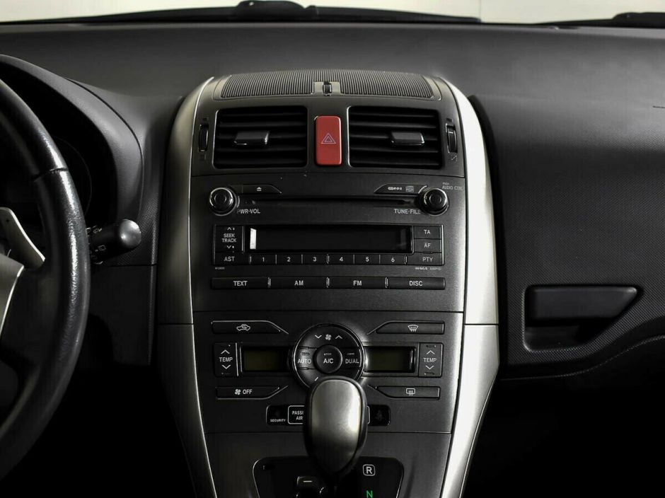 Toyota Auris 1.6 РКПП, 2008, 193 000 км фото 7