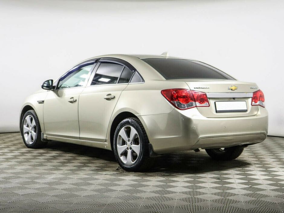 Chevrolet Cruze 1.8 АКПП, 2012, 136 000 км фото 3