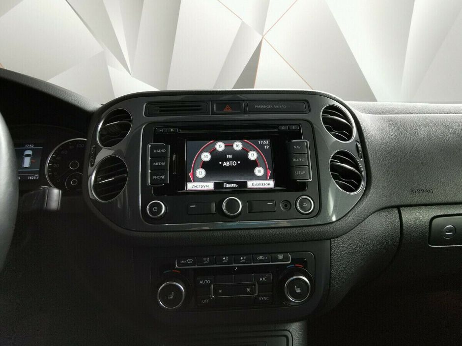 Volkswagen Tiguan 2.0 АКПП, 2012, 141 000 км фото 11