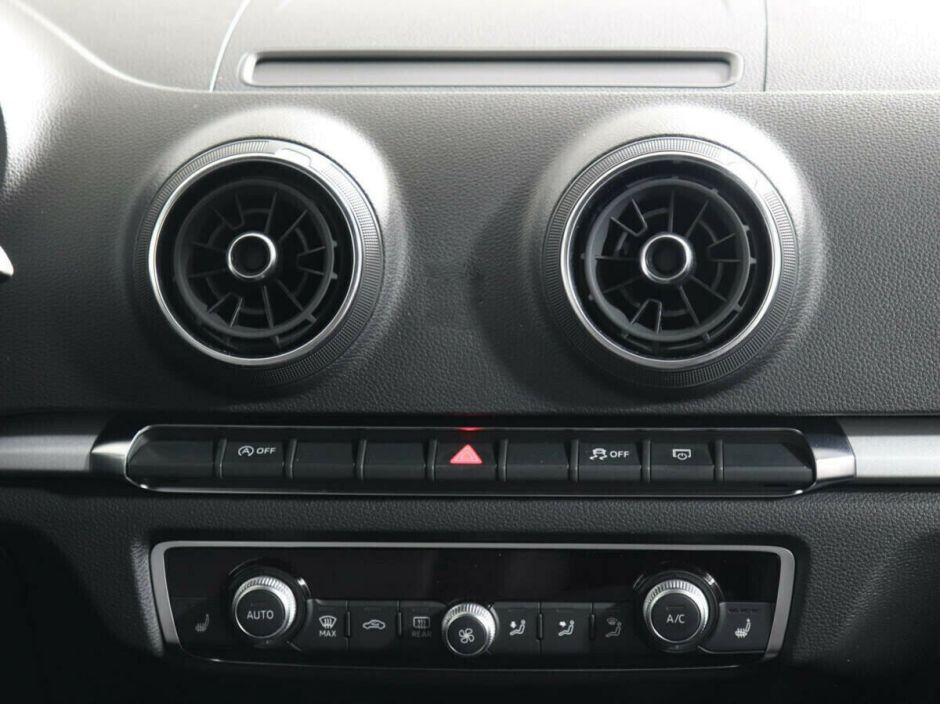 Audi A3 1.5 РКПП, 2018, 63 000 км фото 8