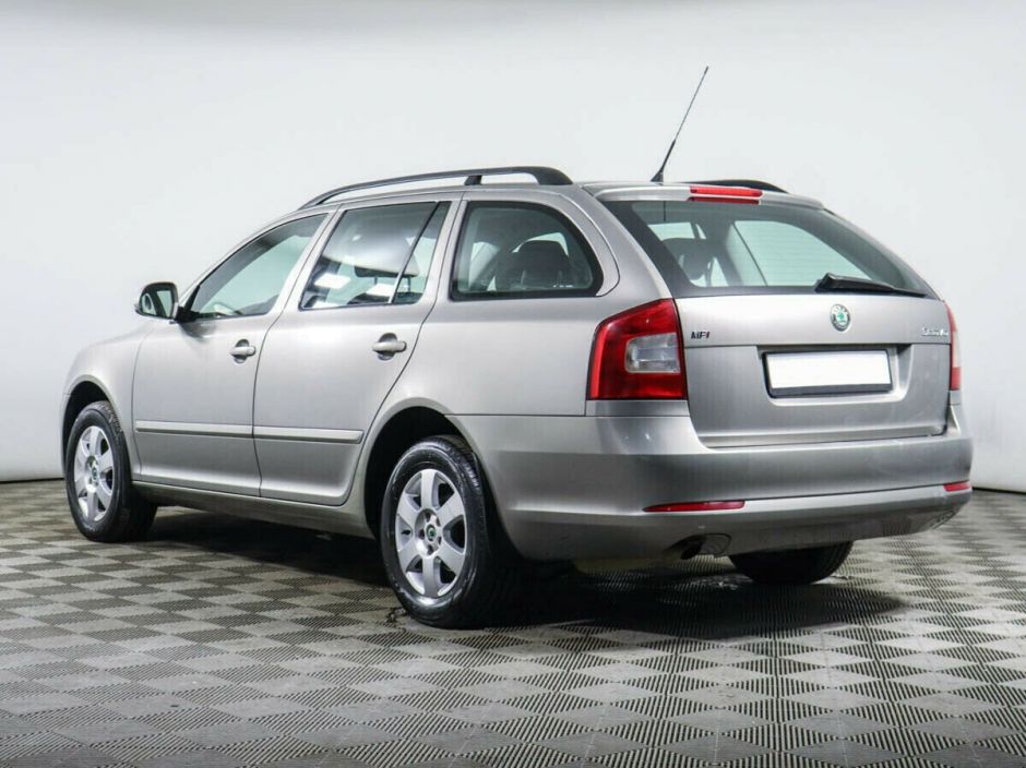 Skoda Octavia 1.6 МКПП, 2010, 170 000 км фото 3