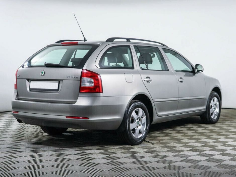 Skoda Octavia 1.6 МКПП, 2010, 170 000 км фото 4