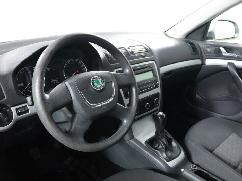 Skoda Octavia 1.6 МКПП, 2010, 170 000 км фото 6