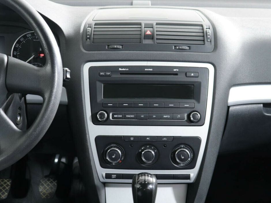 Skoda Octavia 1.6 МКПП, 2010, 170 000 км фото 8