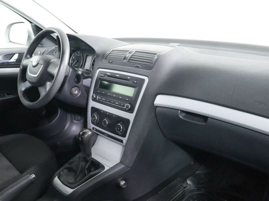 Skoda Octavia 1.6 МКПП, 2010, 170 000 км фото 9