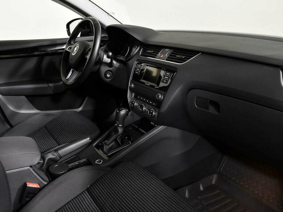 Skoda Octavia 1.5 РКПП, 2019, 52 000 км фото 5