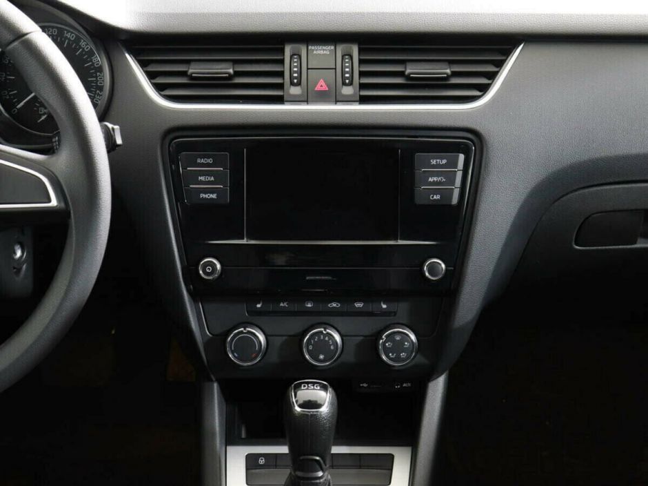 Skoda Octavia 1.5 РКПП, 2018, 73 000 км фото 9