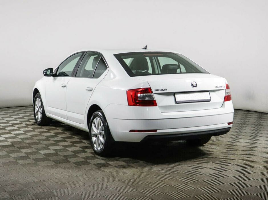 Skoda Octavia 1.6 АКПП, 2018, 73 000 км фото 3