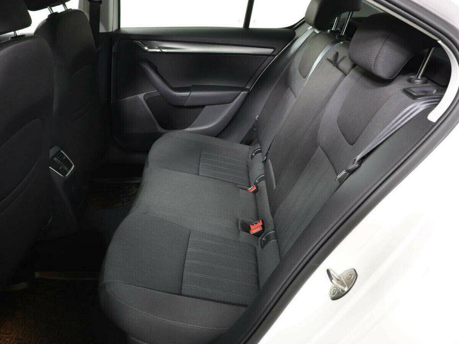 Skoda Octavia 1.8 РКПП, 2018, 59 000 км фото 9