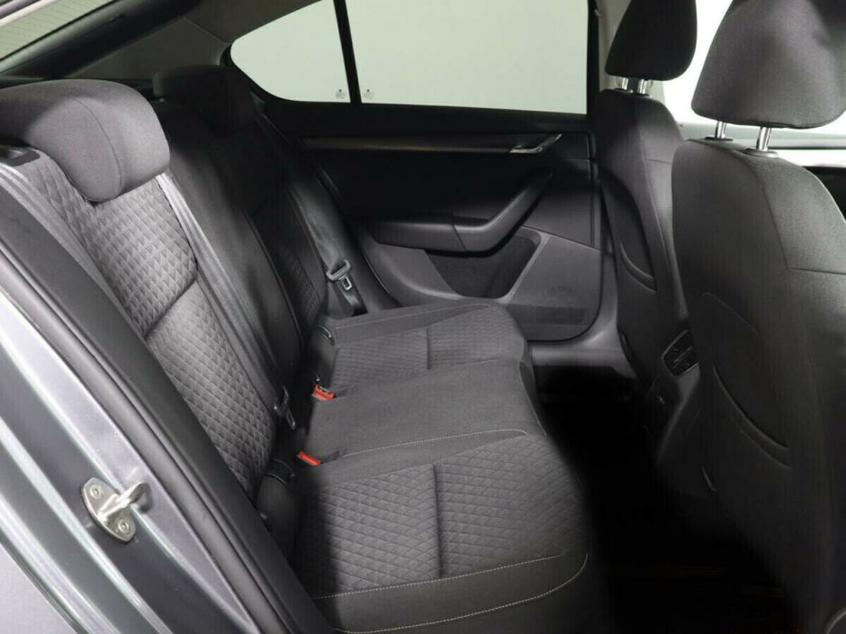 Skoda Octavia 1.5 РКПП, 2018, 74 000 км фото 10