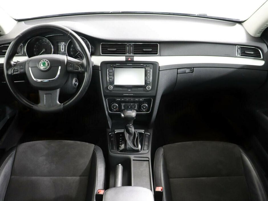 Skoda Superb 2.0 РКПП, 2012, 135 000 км фото 6