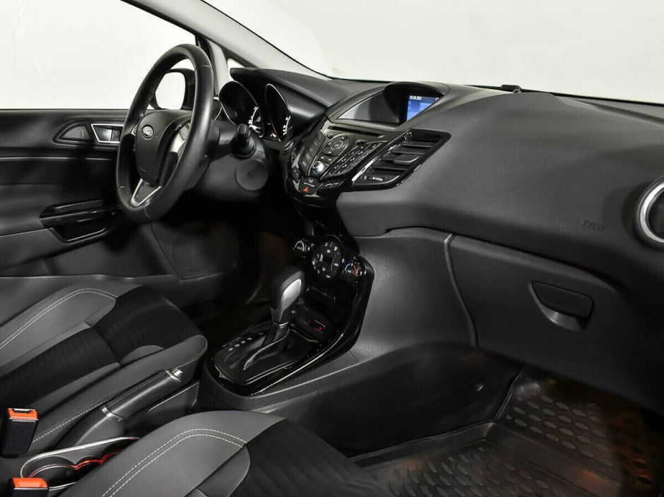 Ford Fiesta 1.6 РКПП, 2015, 106 000 км фото 5