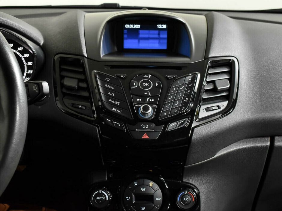 Ford Fiesta 1.6 РКПП, 2015, 106 000 км фото 9