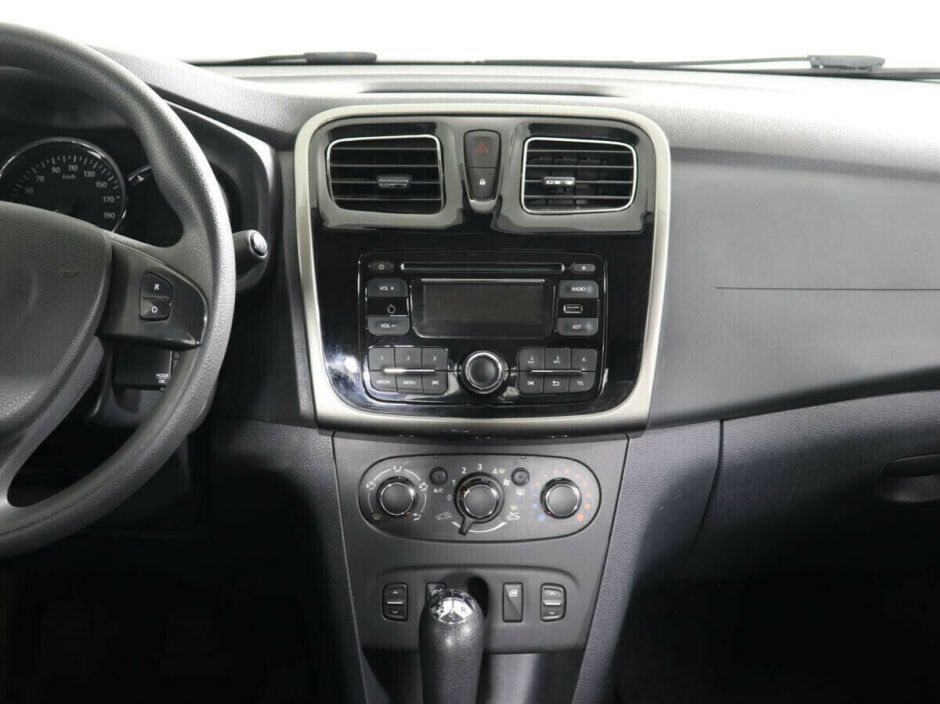 Renault Logan 1.6 МКПП, 2016, 90 000 км фото 8