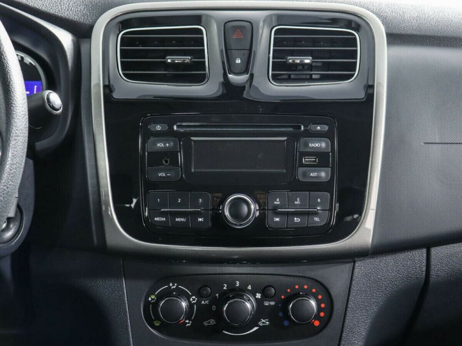 Renault Logan 1.6 АКПП, 2017, 79 000 км фото 7