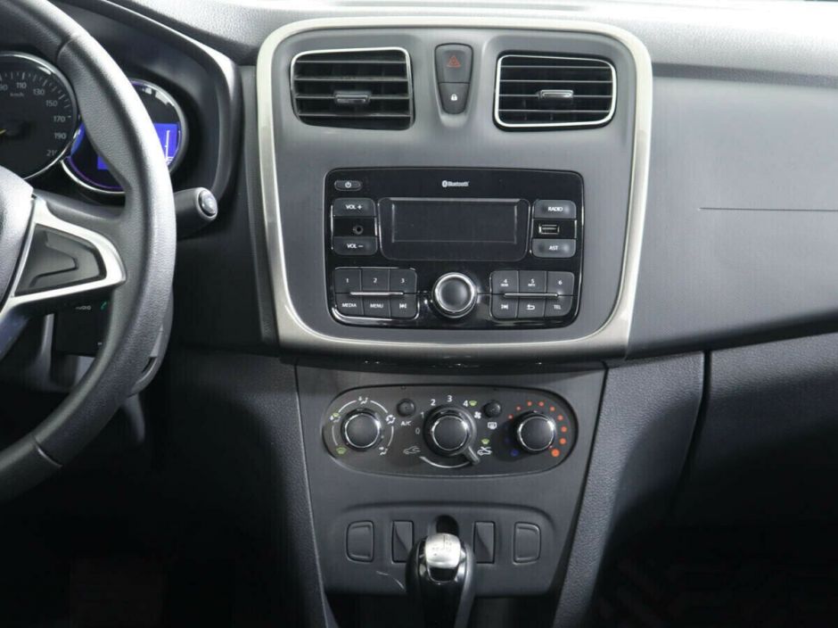 Renault Logan 1.6 АКПП, 2018, 68 000 км фото 7