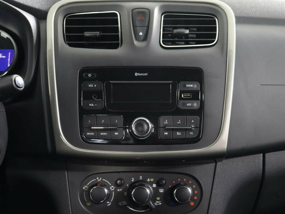 Renault Logan 1.6 АКПП, 2019, 52 000 км фото 7