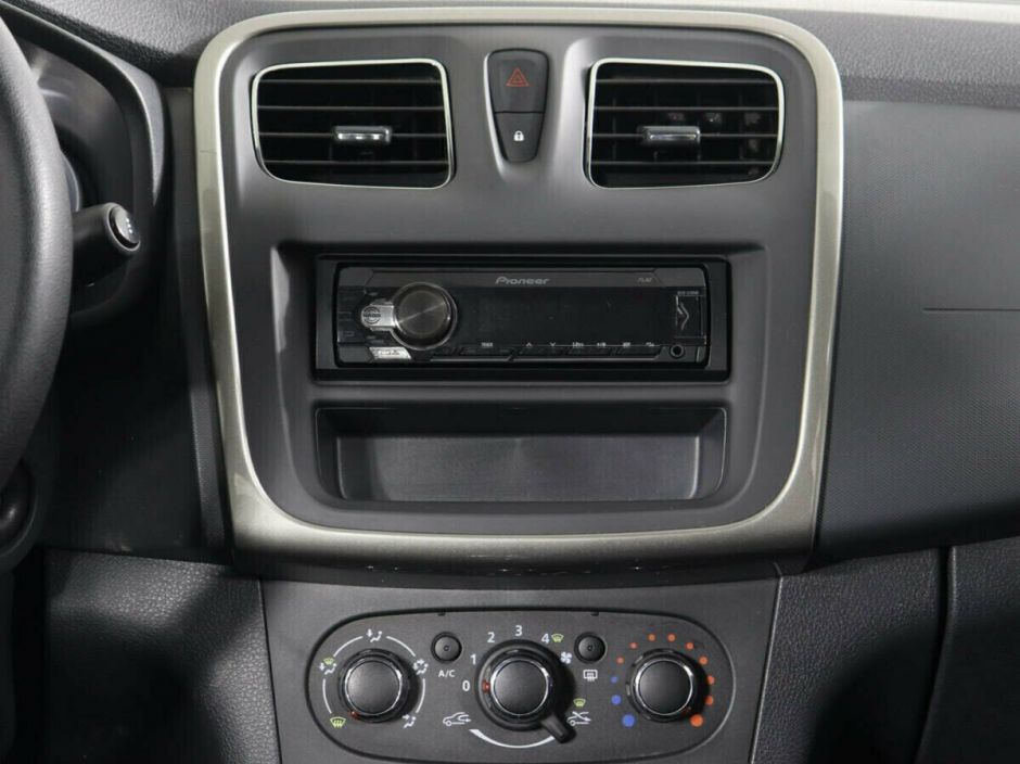 Renault Logan 1.6 АКПП, 2019, 57 000 км фото 7