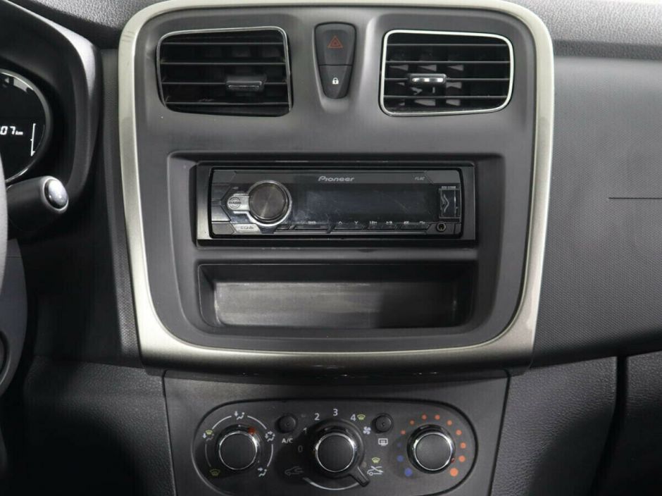 Renault Logan 1.6 АКПП, 2020, 48 000 км фото 7