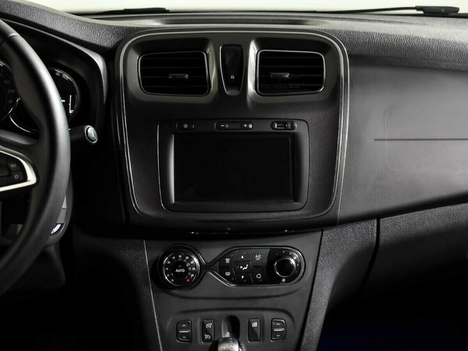 Renault Logan 1.6 АКПП, 2019, 50 000 км фото 8