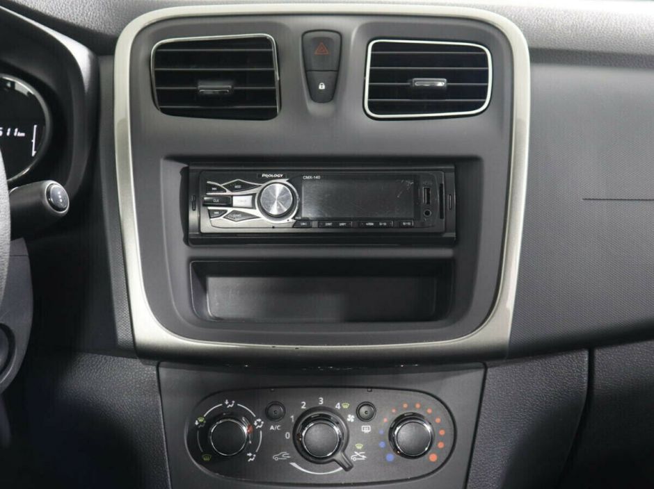 Renault Logan 1.6 МКПП, 2018, 70 000 км фото 7